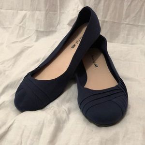 American Eagle Blue Flats Women’s Size 12W